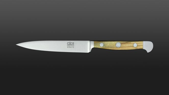 
                    Le couteau à larder olivier est extrêmement tranchant.