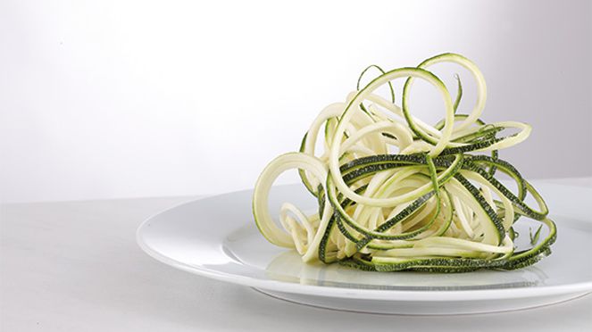 
                    The endless julienne cutter cuts perfect vegetable slices