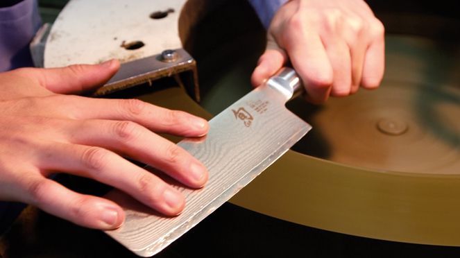 
                    Damascene knife production of the Nakiri