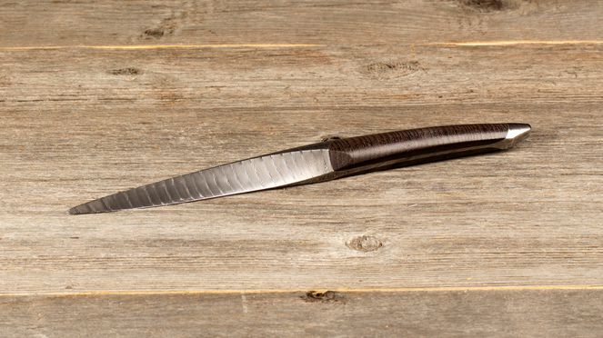 
                    couteau de table damas de la manufacture sknife