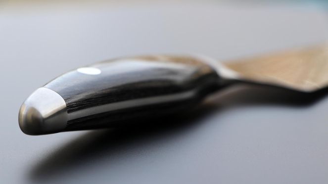 
                    Couteau d’office Nagare – detail du manche