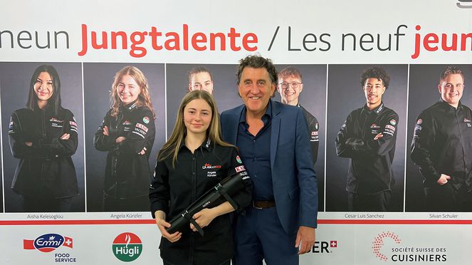 
                    gusto23 Siegerin Angela Künzler mit Michael Bach, Ceo CeCo - world-of-knives