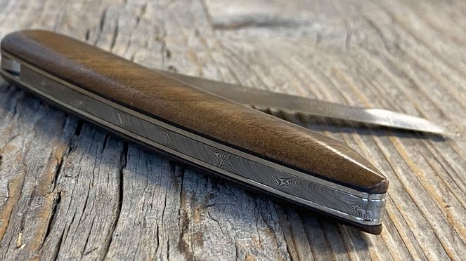 
                    Pocket knife damask in 800 layers torsion damask steel