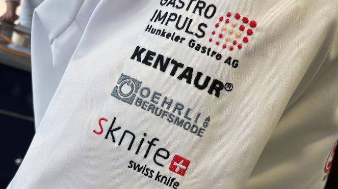 
                    sknife Ausrüster Schweizer Kochnationalmannschaft 2022 - Kochbluse