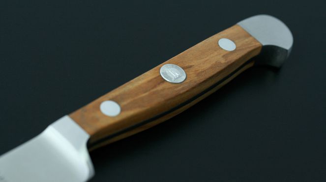 
                    Il coltello per il pane Olive con manico di legno d'olivo