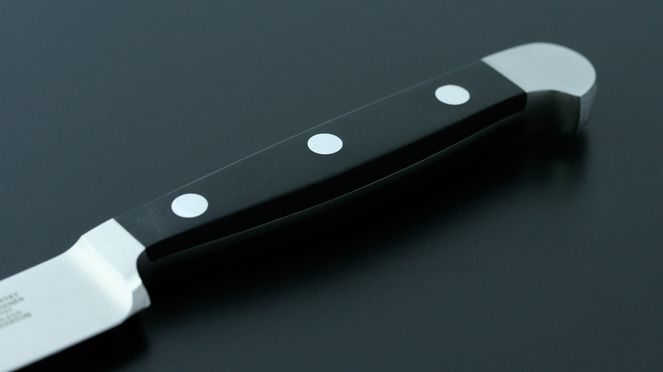 
                    I coltelli del set coltelli per formaggio Güde hanno un manico di materia sintetica