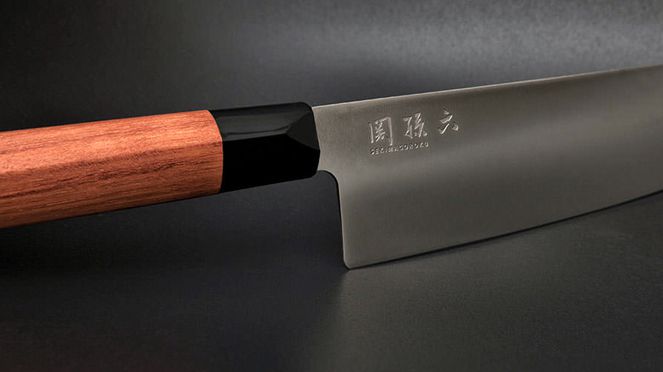 
                    Red Wood chef's knife blade