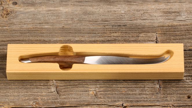 
                    cheese knife – in a box made from steamed fir wood