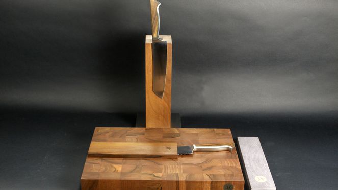
                    Le couteau à pain Caminada avec fourreau en bois rentre dans la série Caminada