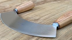 Mincing knife with wooden handle