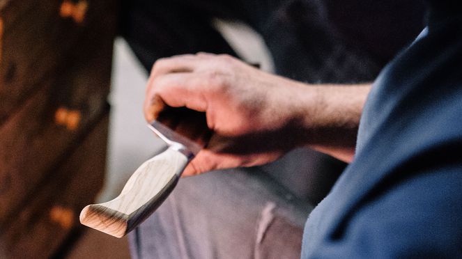 
                    Wok Käsemesser wird unter der Marke "world-of-knives" made in Solingen hergestellt