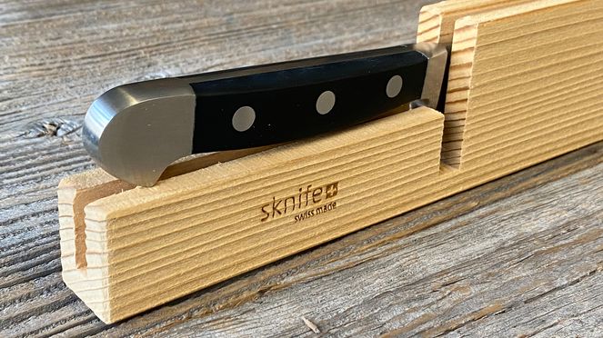 
                    L'insert de tiroir sknife large est fabriqué en Suisse à partir de bois de sapin étuvé